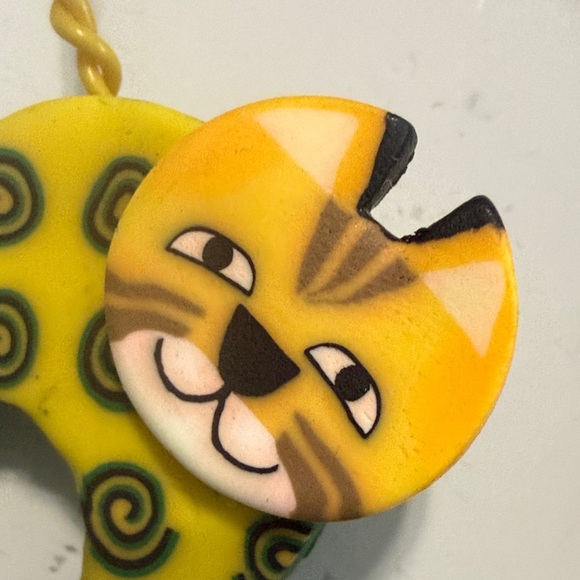 Vintage Yellow and Green Cat Brooch - Picture 8 of 8